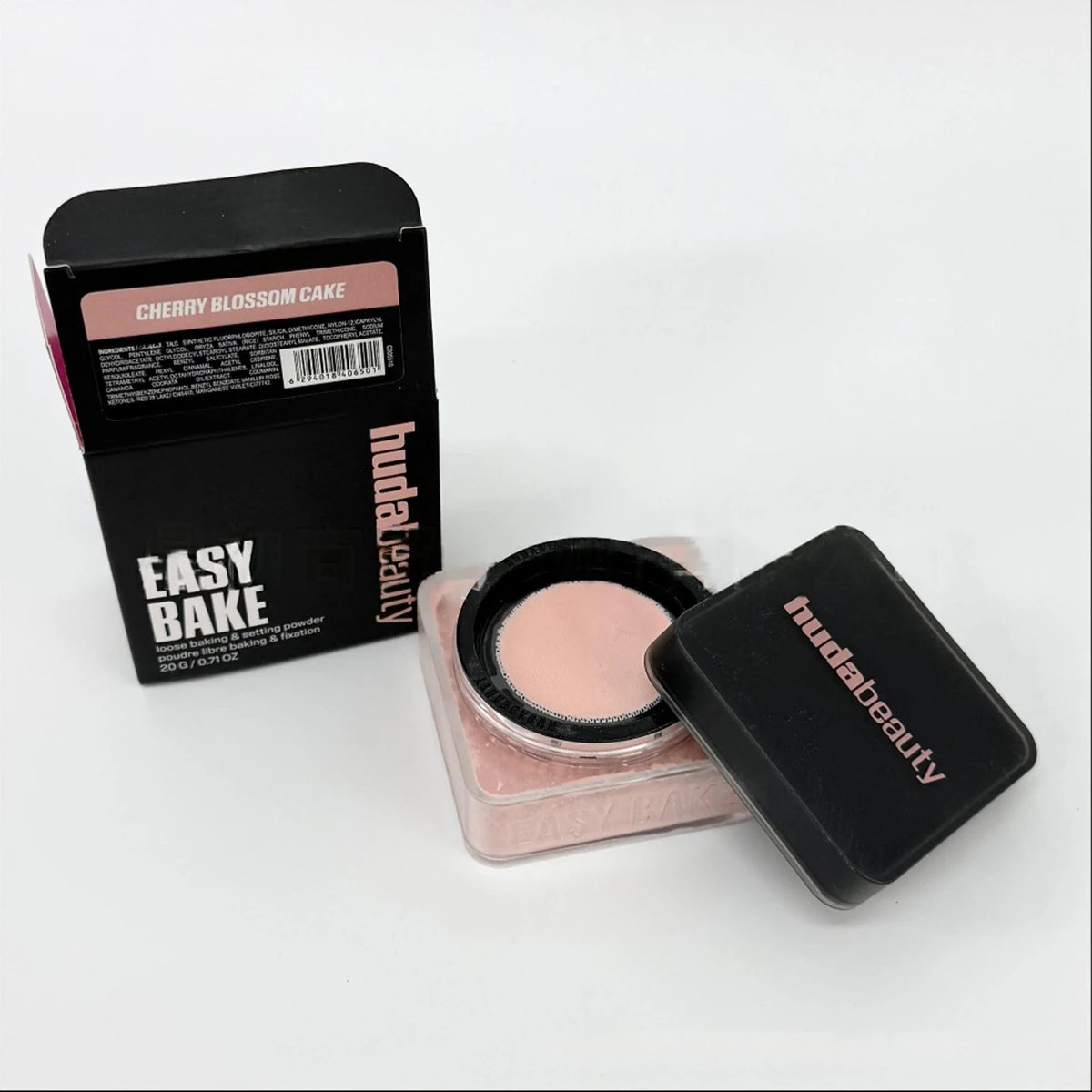 Huda Beauty Easy Bake Loose Baking & Setting Powder